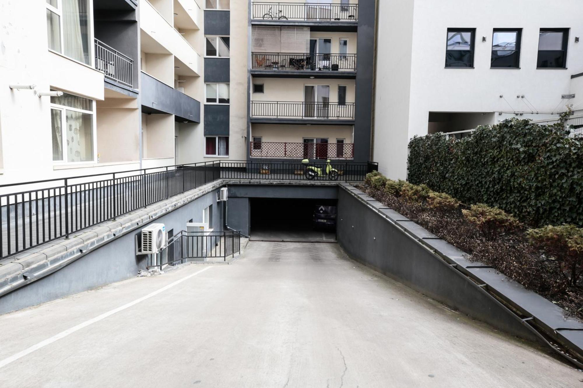 Stylish Condo - Parking And Balcony クルージュ＝ナポカ エクステリア 写真
