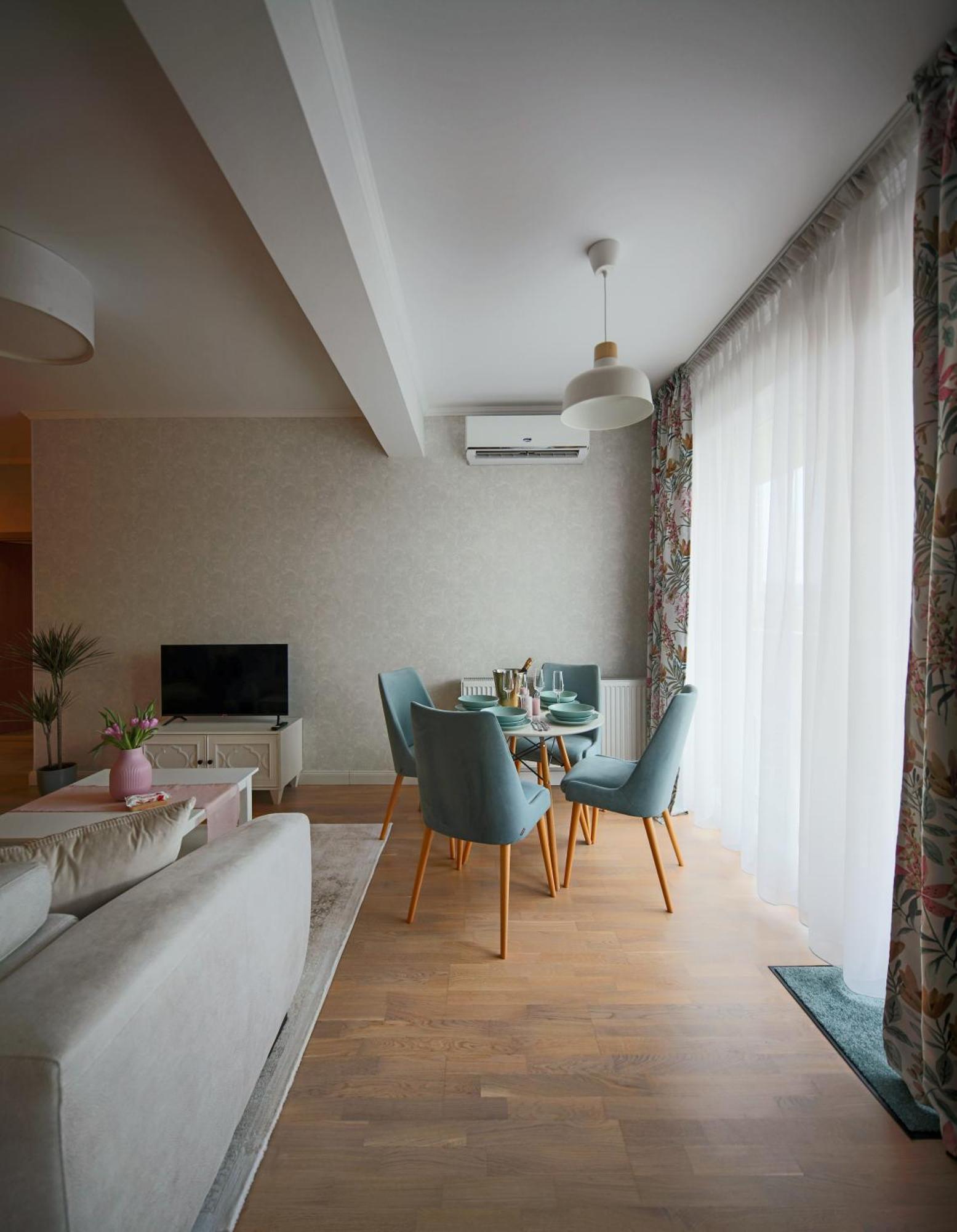 Stylish Condo - Parking And Balcony クルージュ＝ナポカ エクステリア 写真