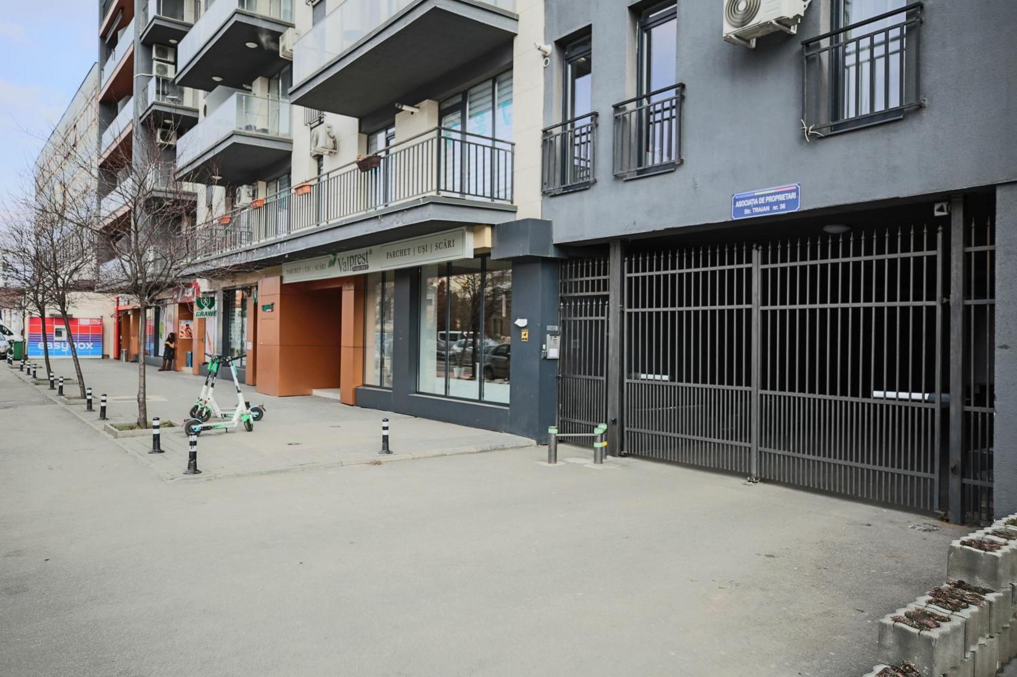 Stylish Condo - Parking And Balcony クルージュ＝ナポカ エクステリア 写真